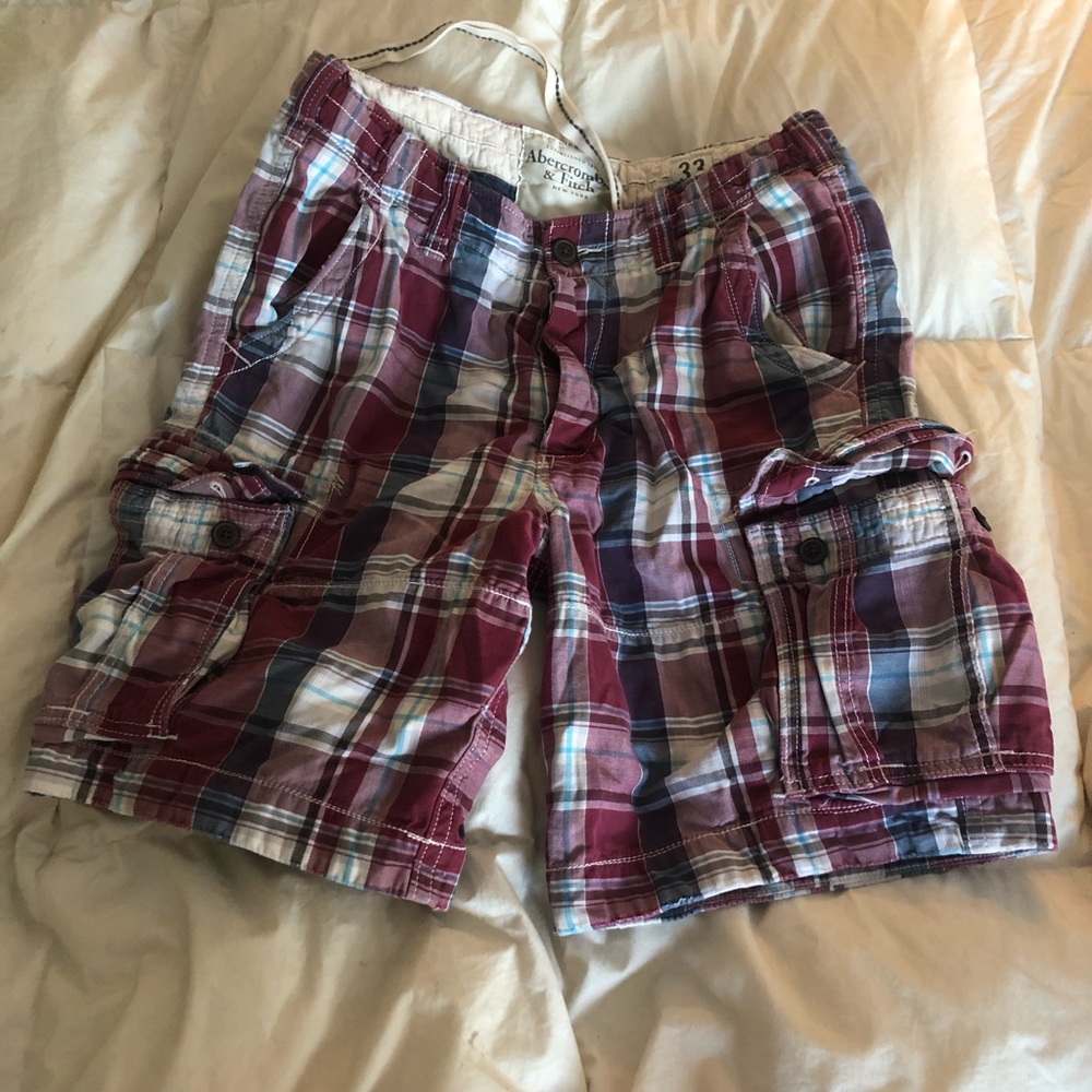 A&F Men’s plaid cargo shorts. Lightly worn.